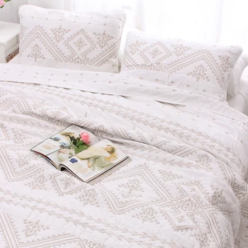3pcs medvilnės elegantiškas Europos stiliaus baltos spalvos siuvinėjimo kratinys antklodė&pagalvę pseudo lova padengti/lovatiesė visą karalienė king size