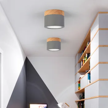 Po dalyje Skandinavijos šiuolaikinės minimalistinės kūrybos maža lempa, praėjimų tarp eilių šviesos koridoriaus salė, kavinė lubų